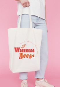 logo I Wanna Bees appliqué sur tote bag identité visuelle collectif