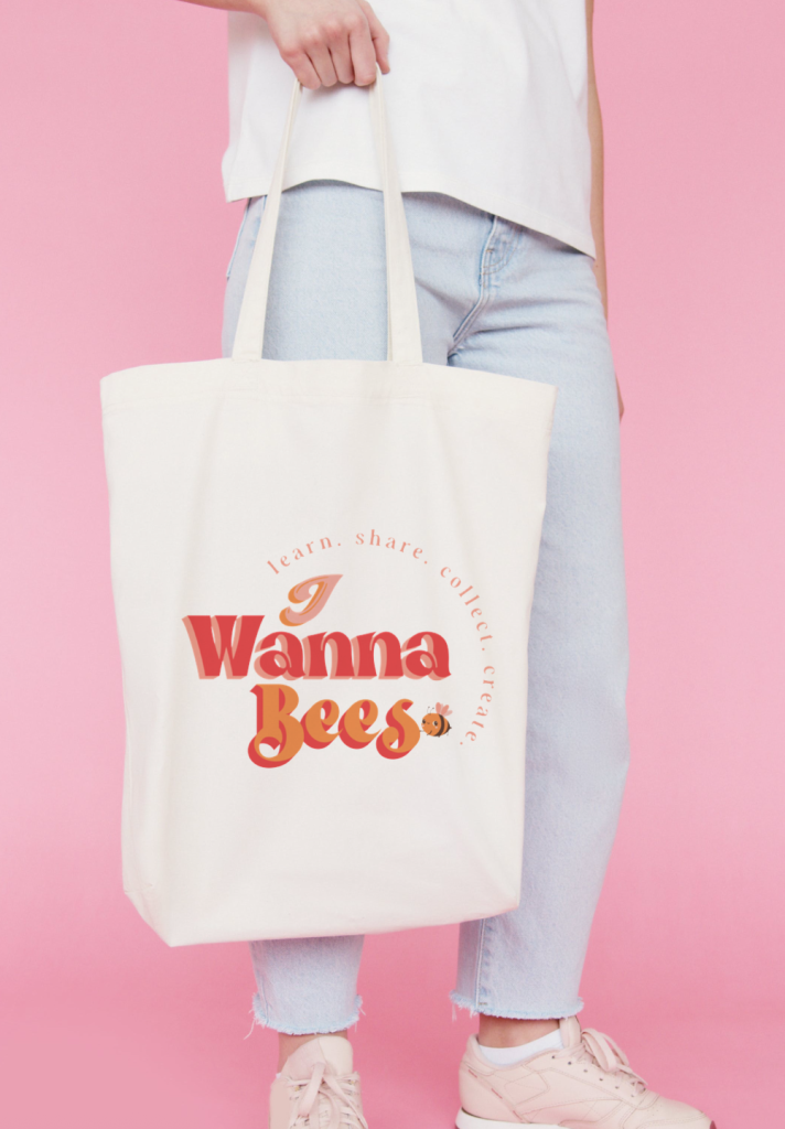 logo I Wanna Bees appliqué sur tote bag identité visuelle collectif